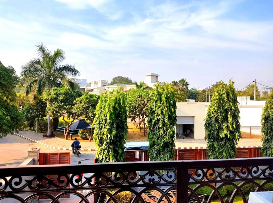 When In Gurgaon - Artemis Hospital 1 Min Walk, Fortis & Medanta 4 Mins Drive Экстерьер фото